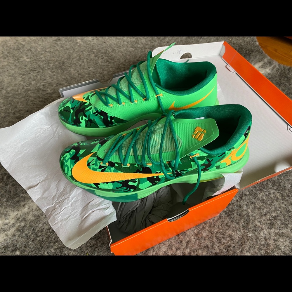Nike - Kevin Durant - Men’s Sz. 15 EUC! W/ Box